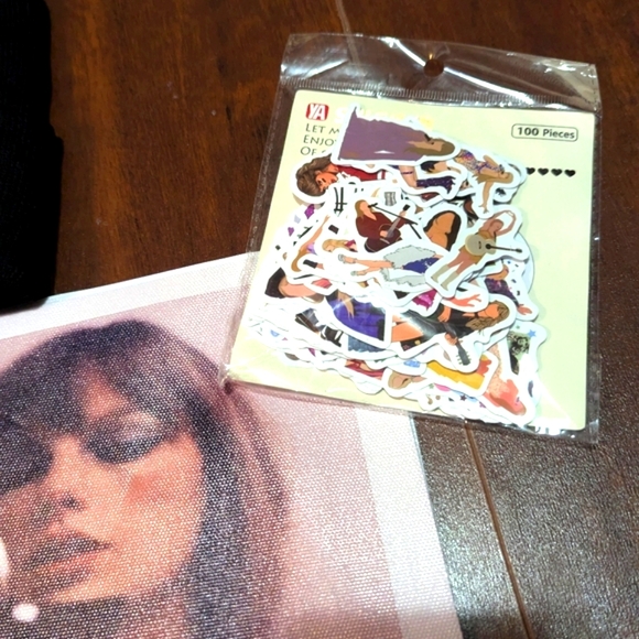 Taylor Swift Swiftie Bundle - Picture 14 of 16